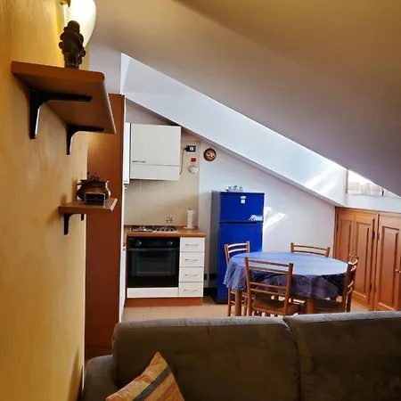 Mansarda Via Chanoux アパート